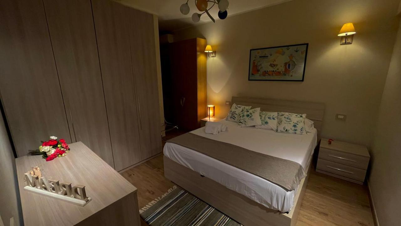 Frank Host Lux , Metro A A 50 M, Simple Check-in Con Codice A Qualsiasi Orario Rome
