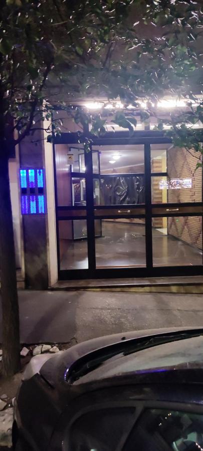 Apartment Frank Host Lux , Metro A A 50 M, Simple Check-in Con Codice A Qualsiasi Orario *