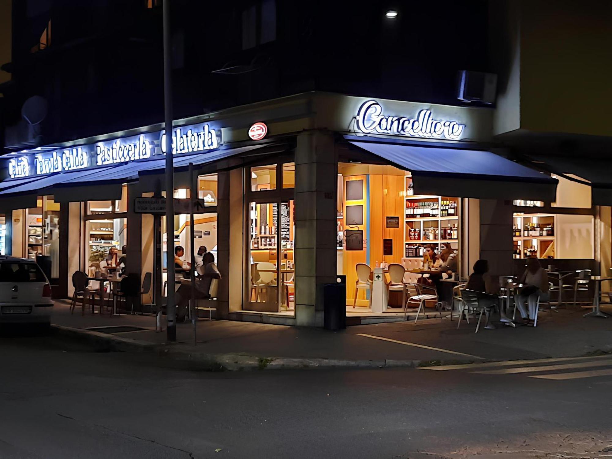 Frank Host Lux , Metro A A 50 M, Simple Check-in Con Codice A Qualsiasi Orario * Rom